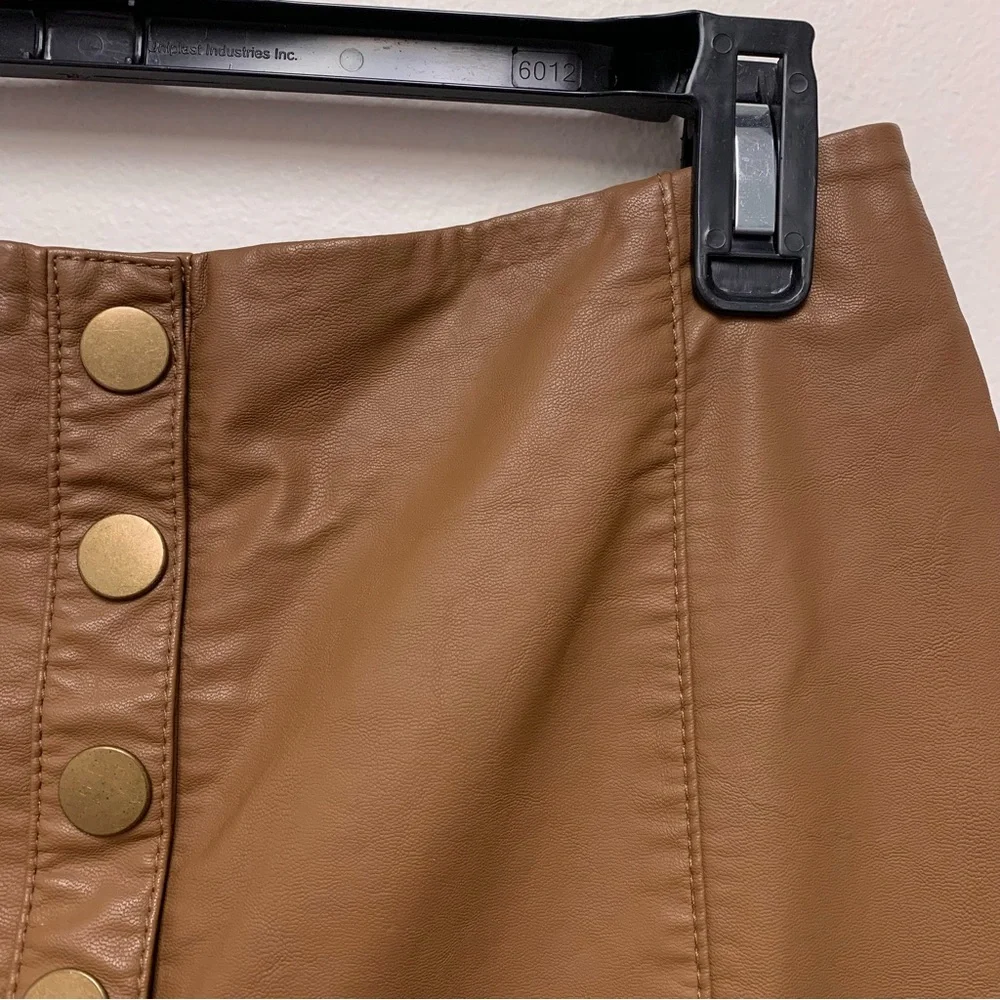 Free People Oh Snap Faux Leather Mini Skirt Size 8‎ Tan Snap Front